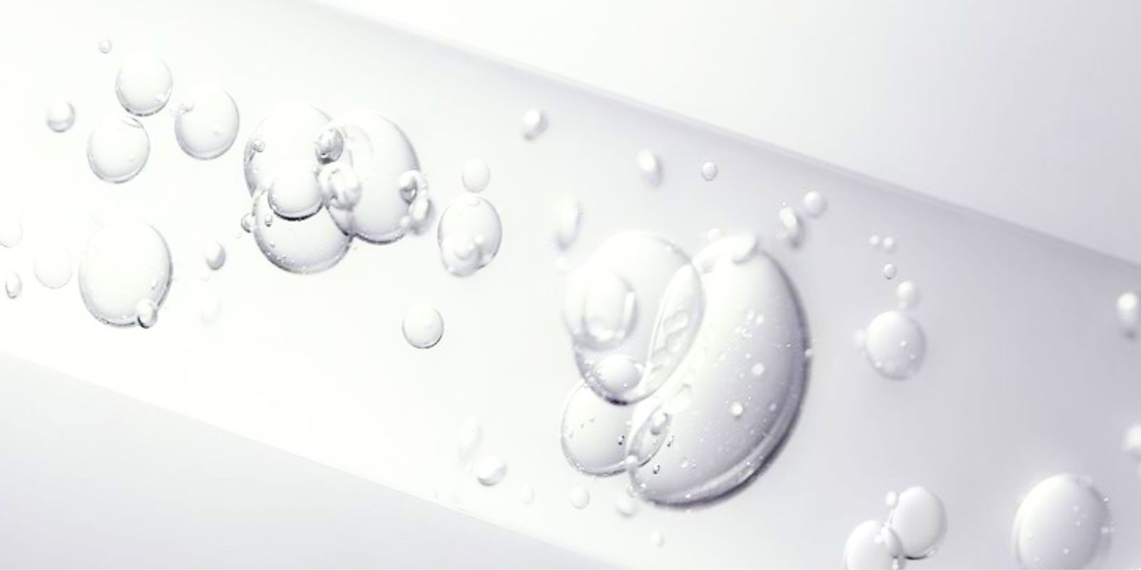 Jojoba oil: the natural, effective and versatile ingredient