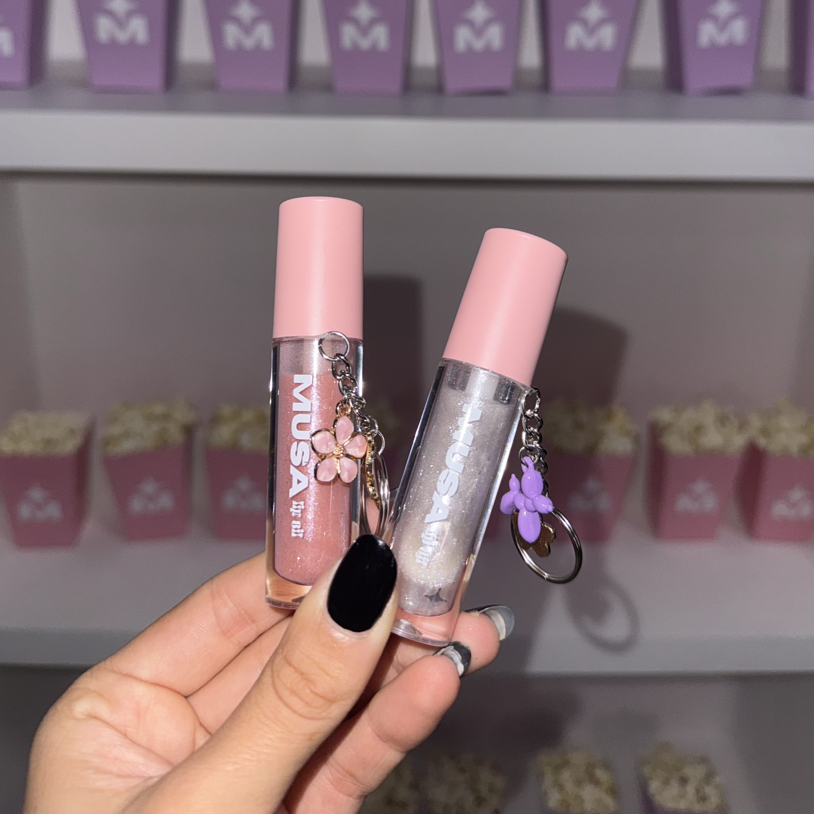 Musa glitter lip gloss supplier in Portugal. Cosmetics laboratory with low MOQ.